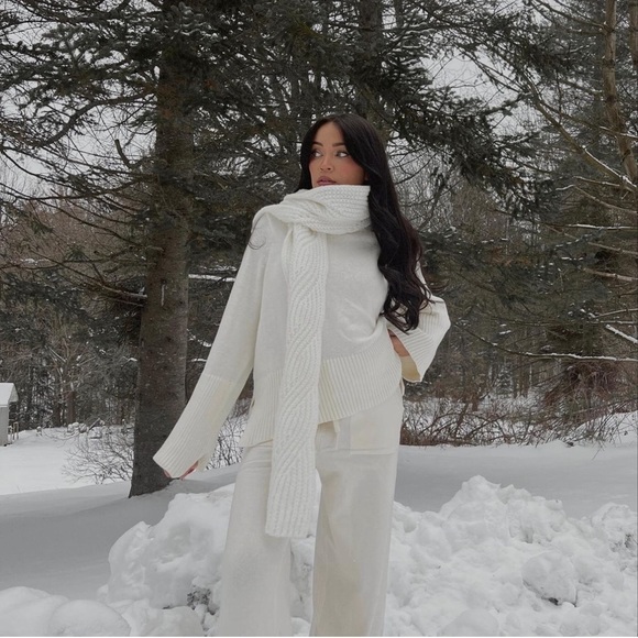 White Sweater Knit Oversized Scarf and Hat set - Picture 1 of 5